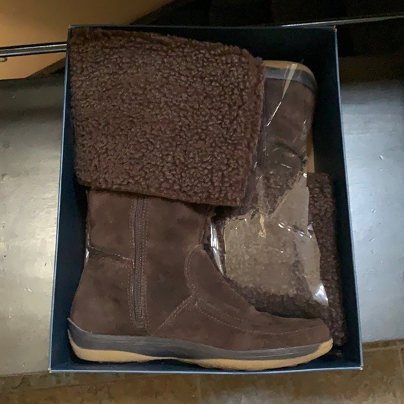 SOLD Nine West shearling boots adjustable warm boots(sales pending) - Picture 1 of 5